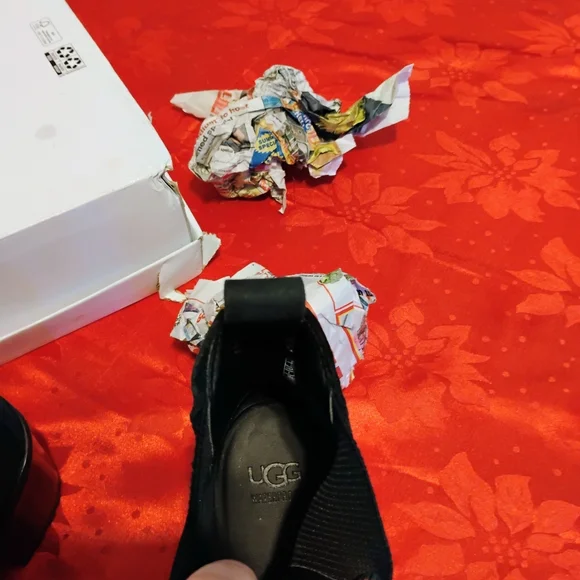 UGG Women’s Hazel Boot - Black. Ankle Boots. Never Worn. Size 9.5 - Picture 7 of 8